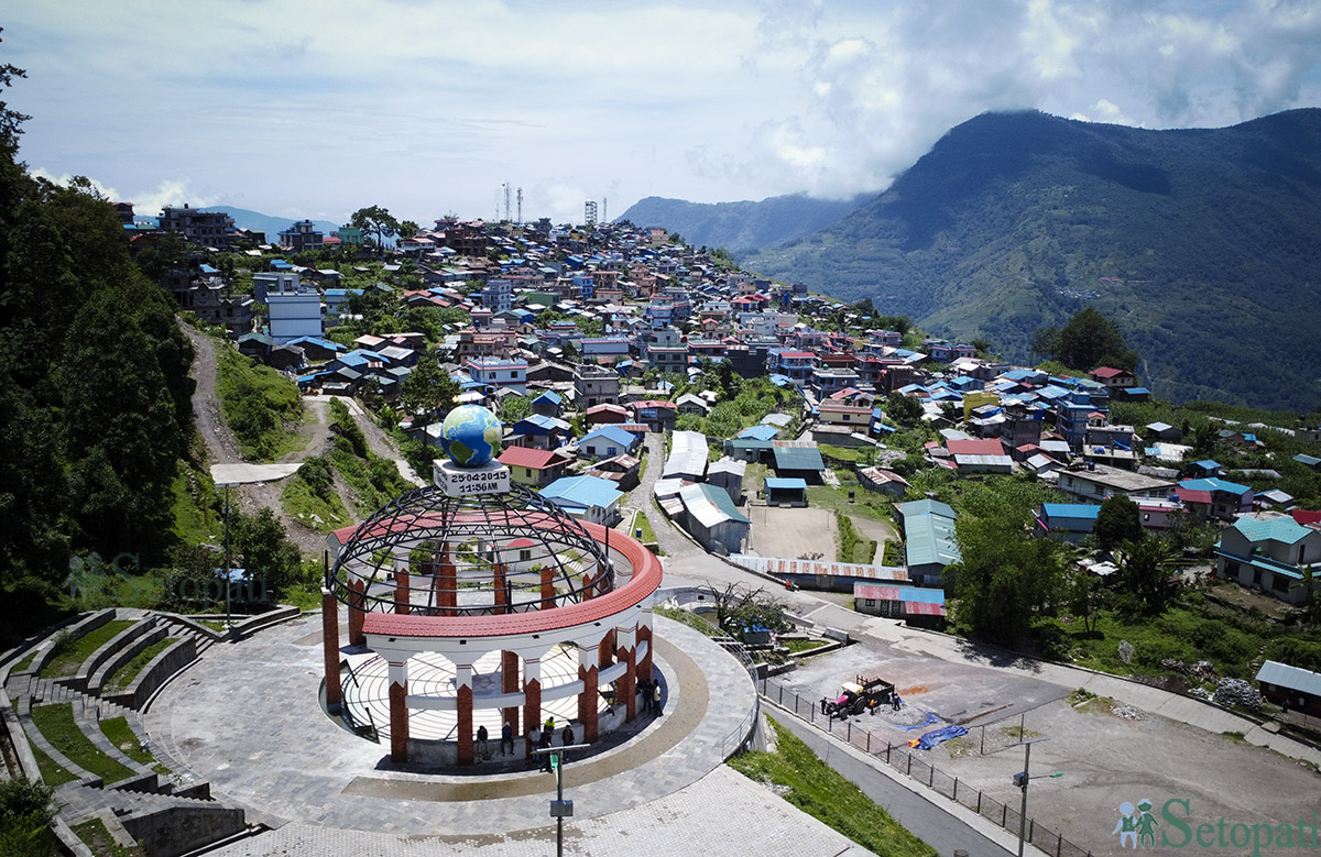 बारपाक गाउँमा बनेको भूकम्प स्मृति पार्क। तस्विर : नवीनबाबु गुरुङ/सेतोपाटी